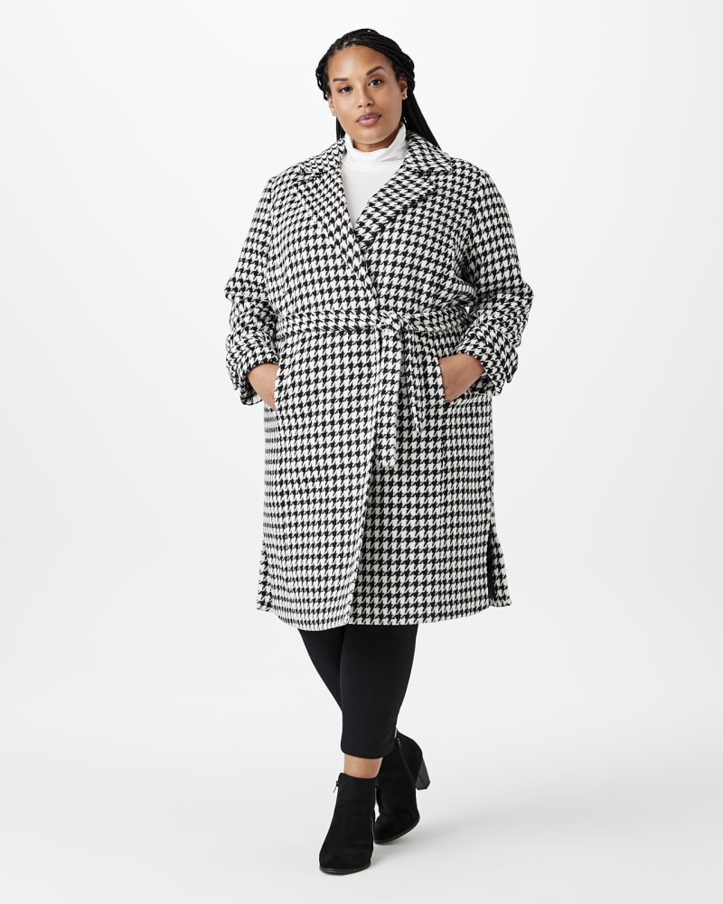 Plus size model with hourglass body shape wearing Andrea Houndstooth Coat by Vero Moda | Dia&Co | dia_product_style_image_id:144240